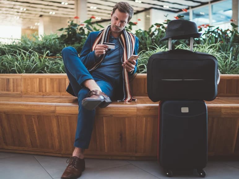 What are the benefits of using credit cards with travel credits and discounts?