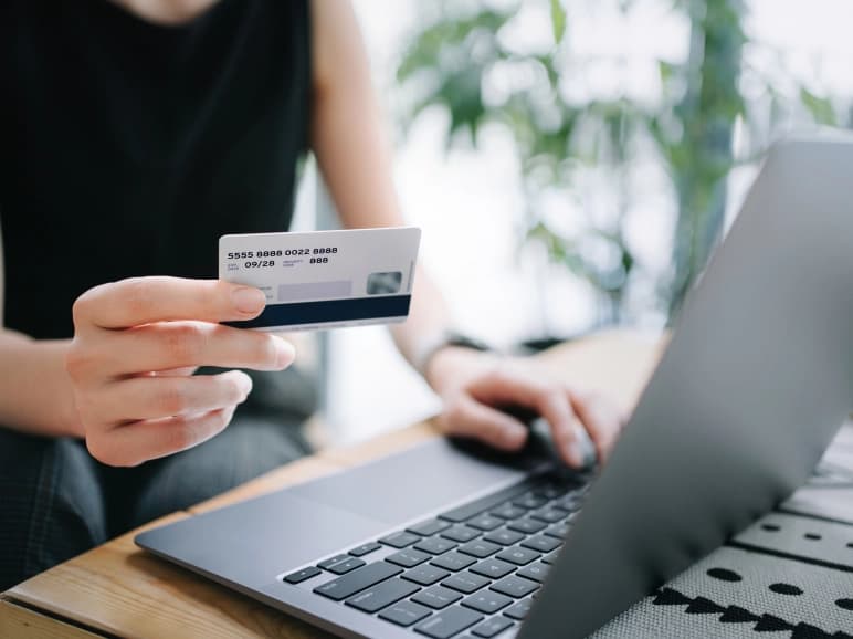 Choose the right no or low annual fee credit card for you