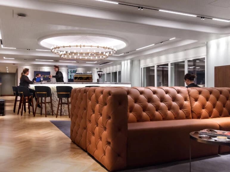 How do I decide which complimentary lounge access credit card is right for me?
