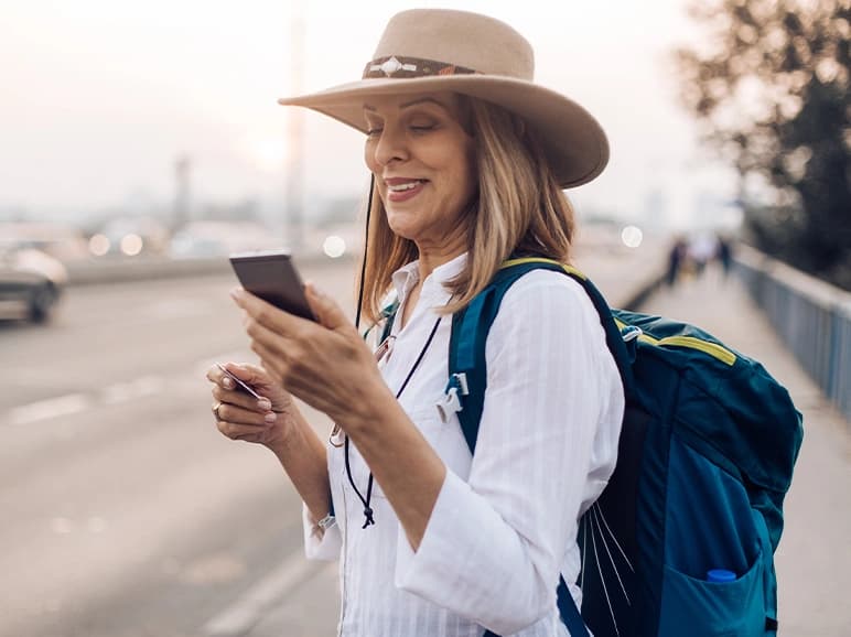 What are the benefits of credit cards with no international fees?