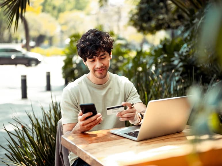 How does Samsung Pay work?