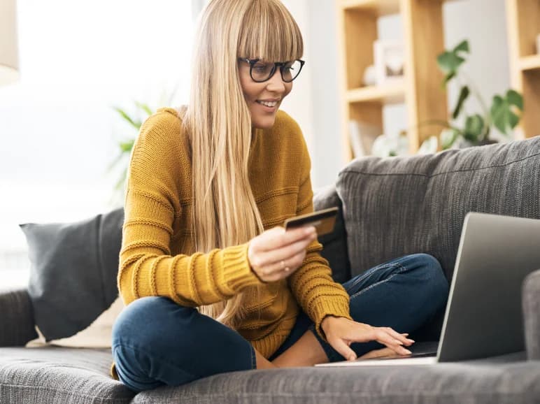 Choose the right platinum credit card that earns Qantas Points for you