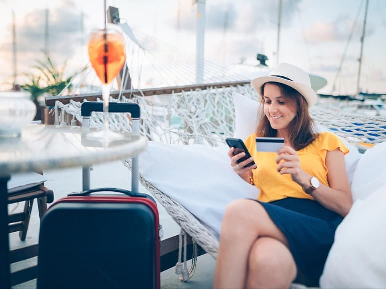 What are credit cards with travel credits?