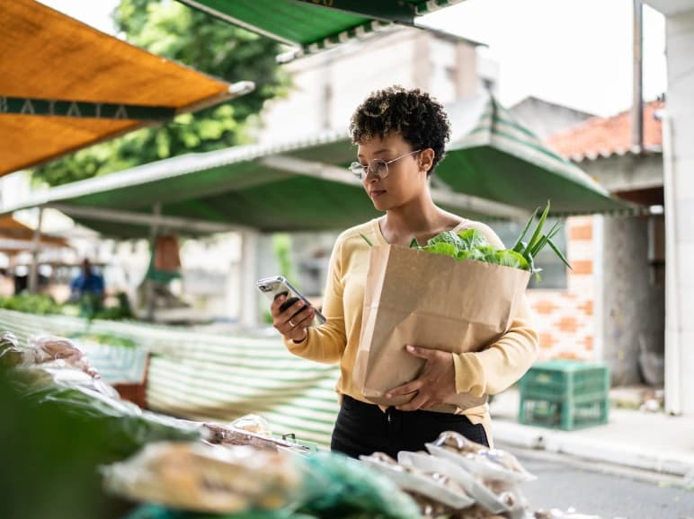 Is a Qantas Frequent Flyer offer available with a no or low annual fee credit card?