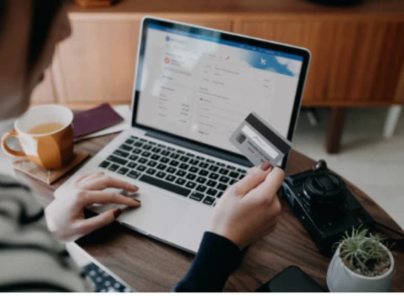 Differences between a credit and debit card